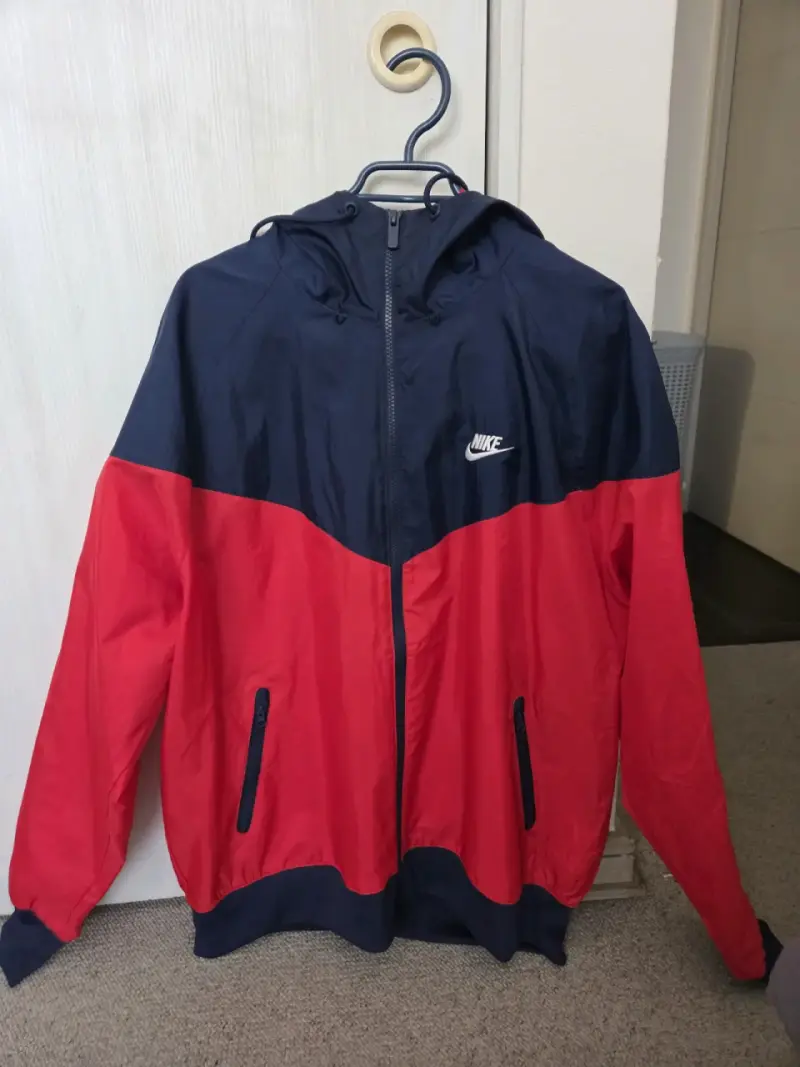 Cortaviento Nike bicolor rojo y azul - 1