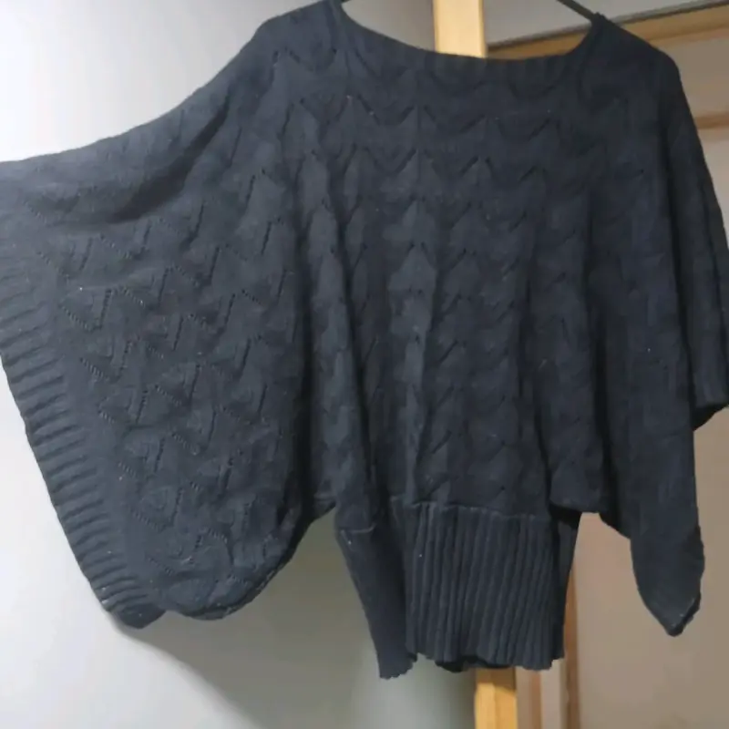 Suéter negro de punto con diseño calado - 2