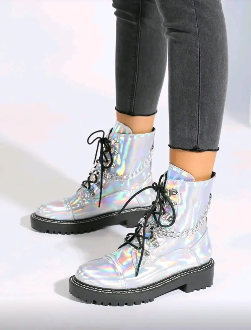 Botas holográficas con cordones y cadena - 1