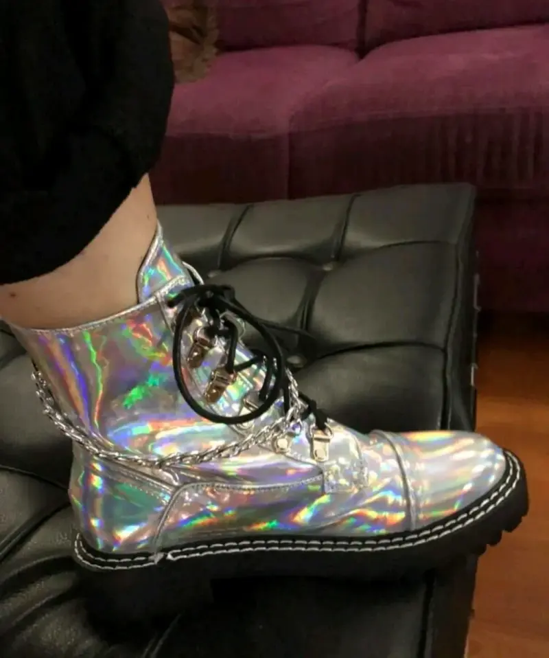 Botas holográficas con cordones y cadena - 4
