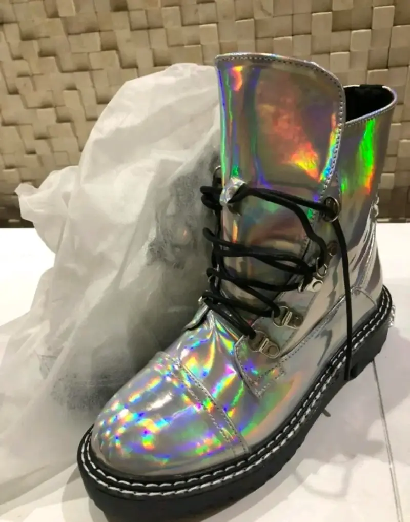 Botas holográficas con cordones y cadena - 5