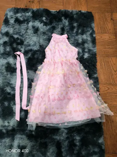 Vestido de niña rosa con mariposas - miniatura 1