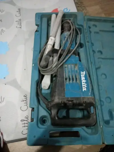 Martillo demoledor Makita con estuche - miniatura 1