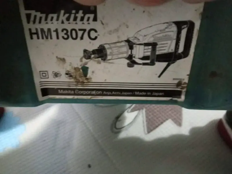 Martillo demoledor Makita con estuche - 2