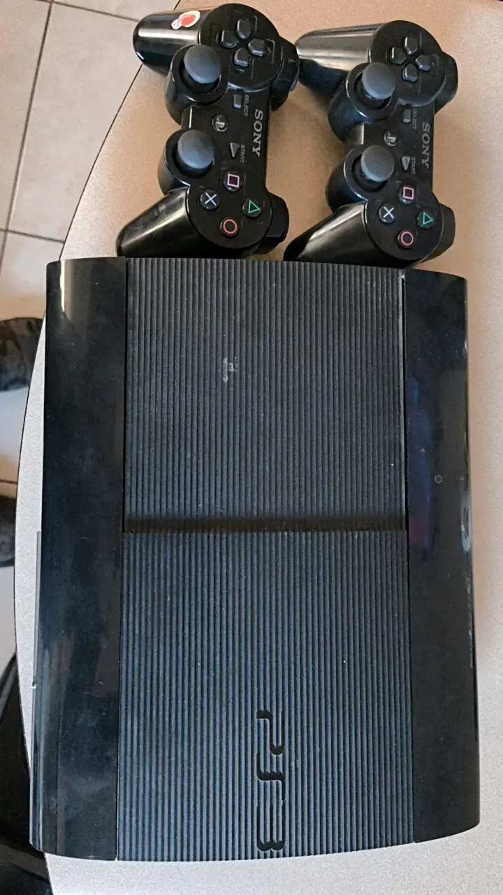 Consola PlayStation 3 con dos controles - 2