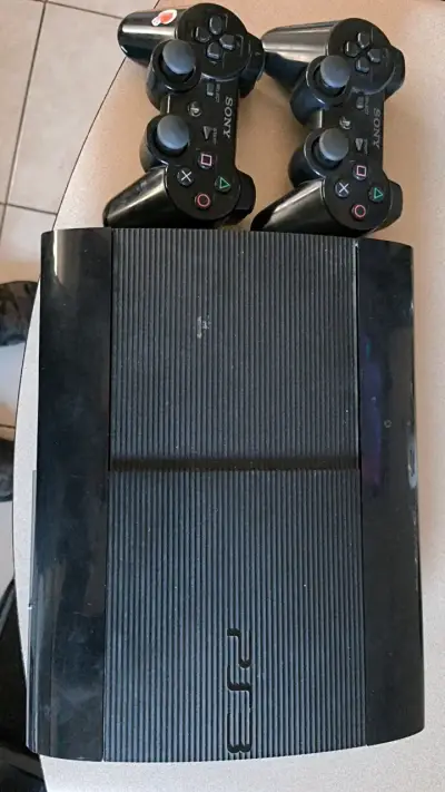 Consola PlayStation 3 con dos controles - miniatura 2