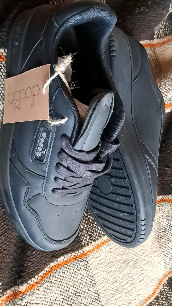 Zapatillas deportivas negras de cuero