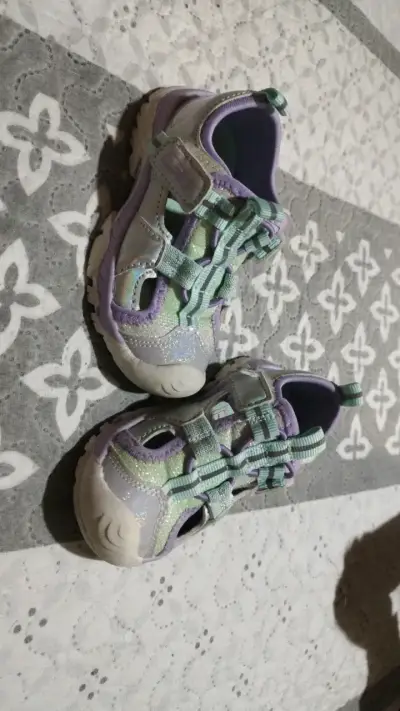 Sandalias deportivas infantiles brillantes - miniatura 1