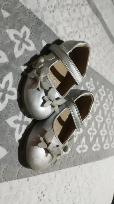Sandalias deportivas infantiles brillantes - miniatura 2