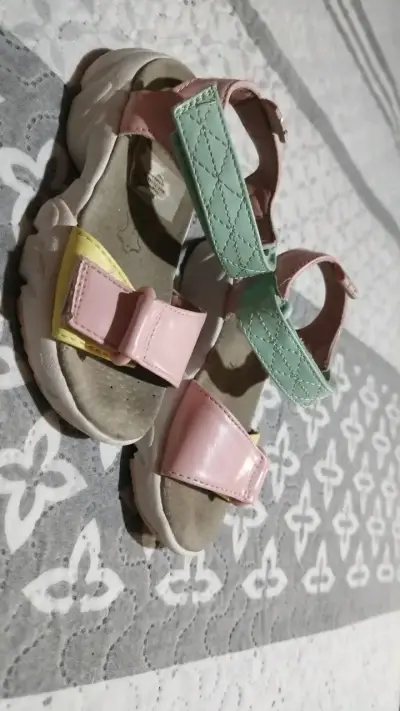 Sandalias deportivas infantiles brillantes - miniatura 4