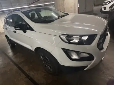 SUV Ford EcoSport blanca en buen estado - miniatura 3