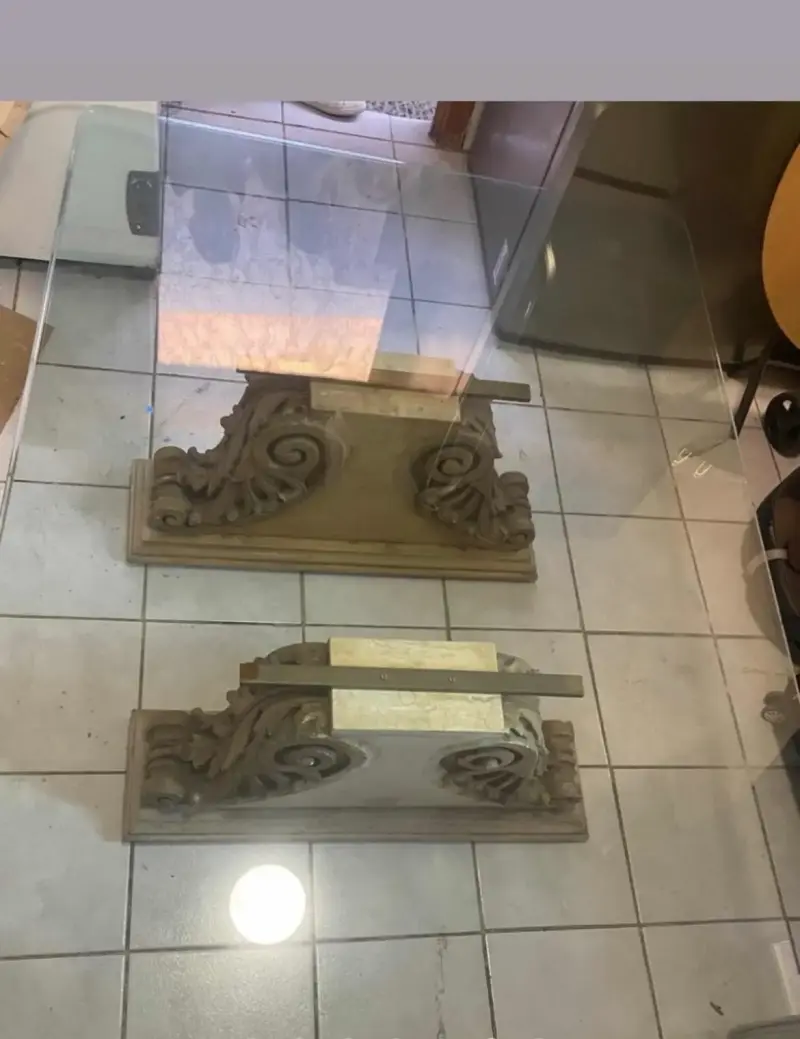 Mesa de comedor con base de mármol y vidrio - 4