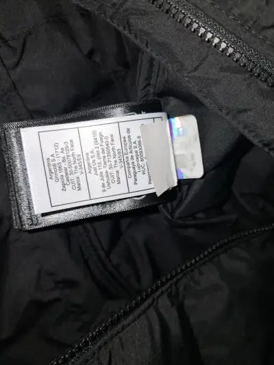 Chaqueta negra The North Face con capucha - miniatura 3