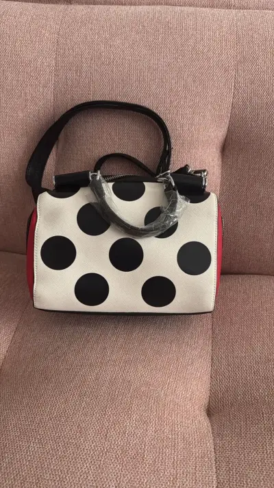 Bolso de mano con lunares negros - miniatura 1