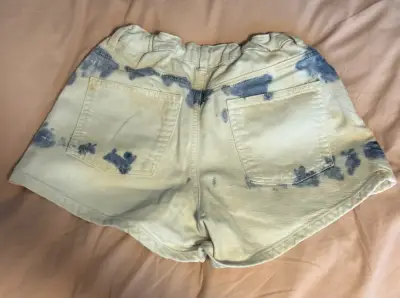 Shorts Zara de mezclilla con diseño tie-dye - miniatura 2