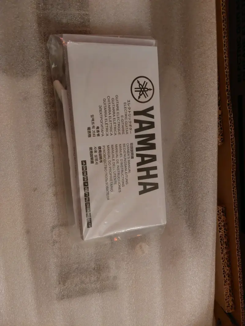 Guitarra eléctrica Yamaha - 3