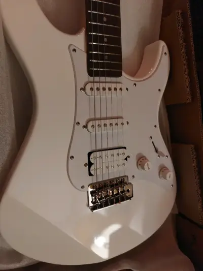 Guitarra eléctrica Yamaha - miniatura 6