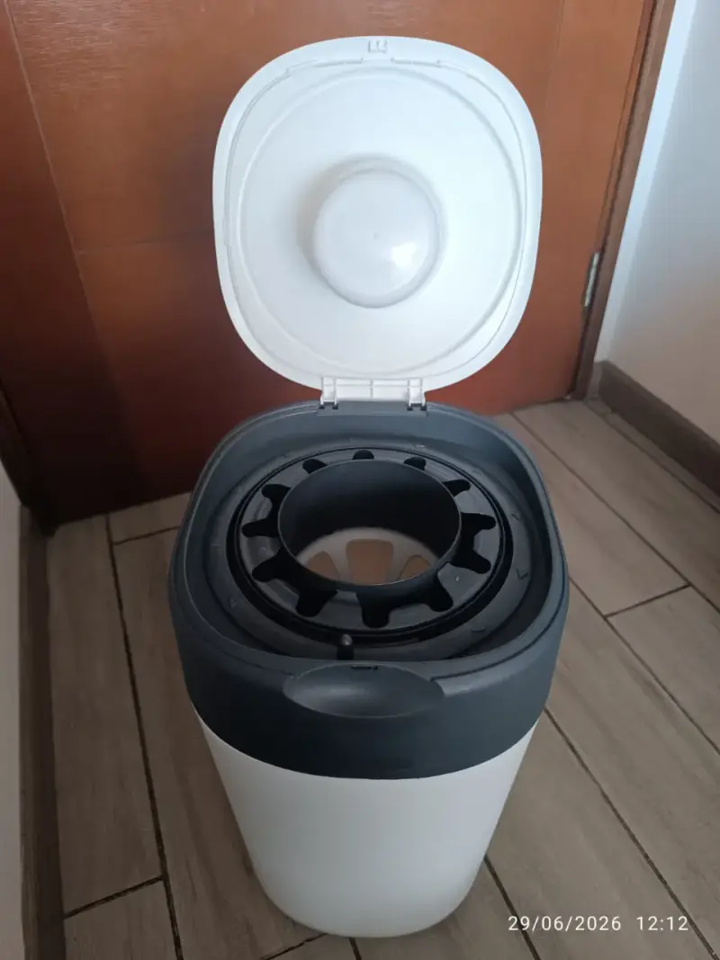 Contenedor de pañales blanco y gris Tommee Teppee - 2