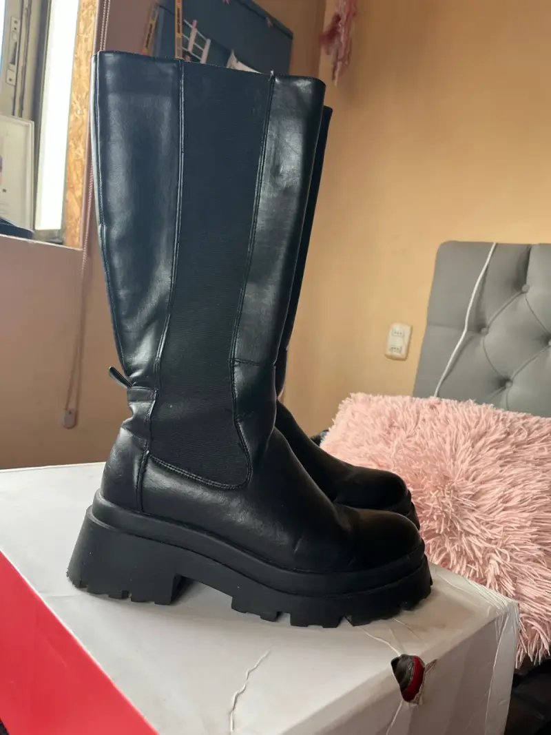 Botas negras de cuero con plataforma - 2