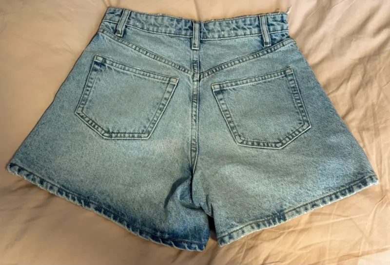 Shorts Zara de mezclilla azul claro para mujer - 2