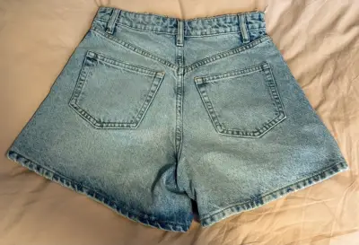 Shorts Zara de mezclilla azul claro para mujer - miniatura 2