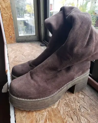 Botas largas de gamuza marrón - miniatura 3