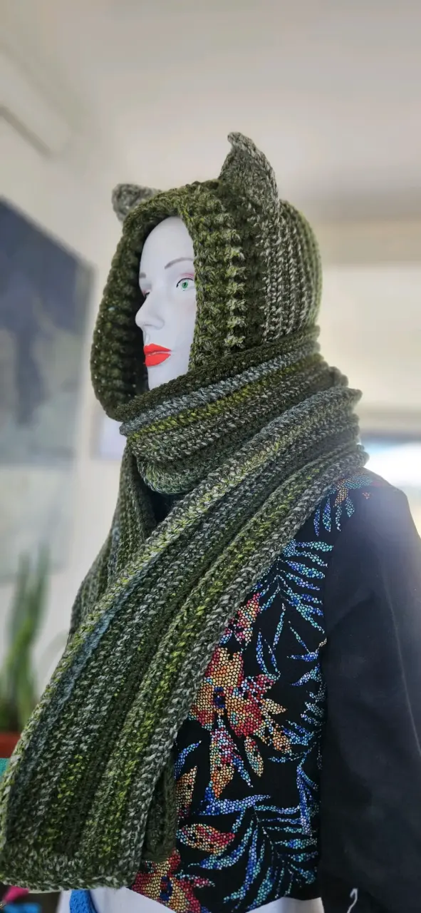 Bufanda tejida verde con capucha orejas - 2