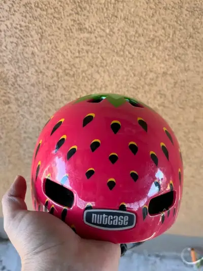 Casco infantil diseño frutilla - miniatura 1