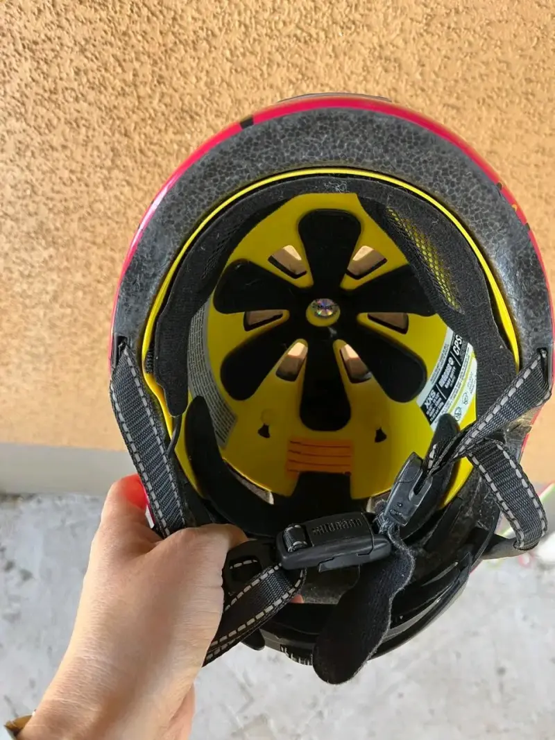 Casco infantil diseño frutilla - 3