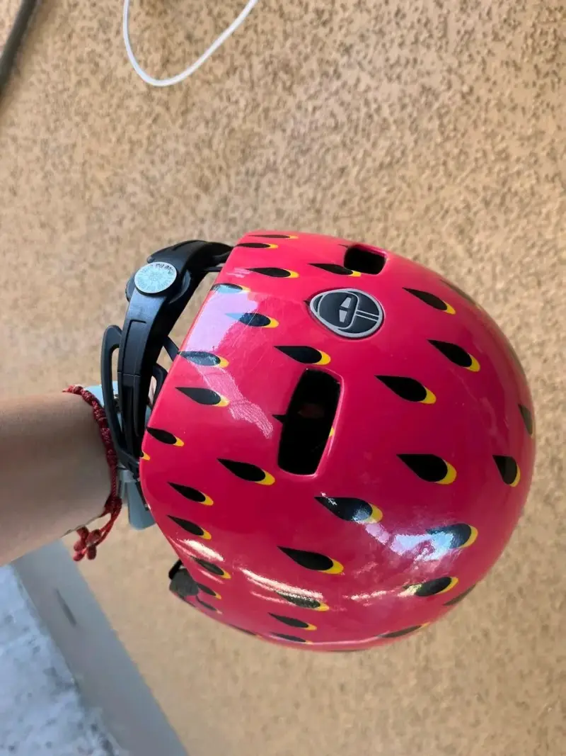 Casco infantil diseño frutilla - 4
