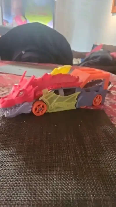 Auto de juguete Hot Wheels dragón - miniatura 1