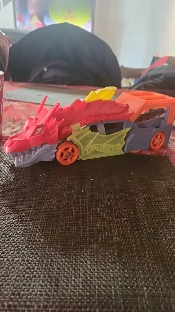 Auto de juguete Hot Wheels dragón - 2