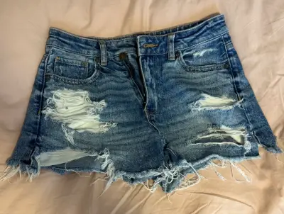 Shorts American Eagle de mezclilla desgastados - miniatura 1