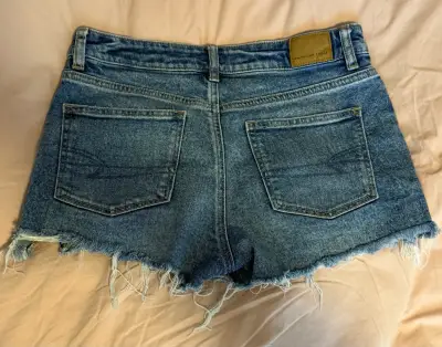 Shorts American Eagle de mezclilla desgastados - miniatura 2