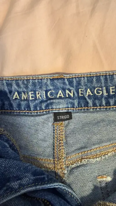 Shorts American Eagle de mezclilla desgastados - miniatura 3