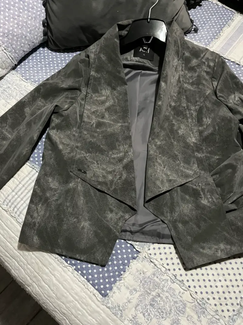 Blazer gris estilo casual para mujer - 1