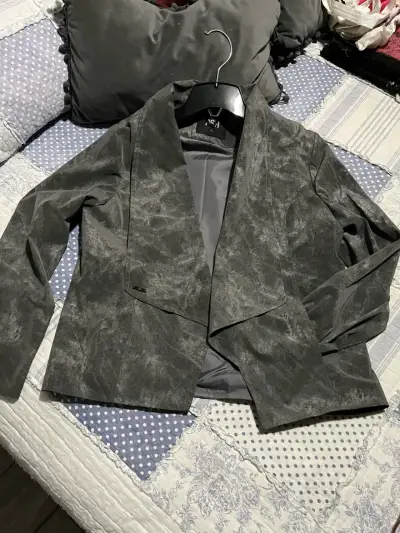 Blazer gris estilo casual para mujer - miniatura 3