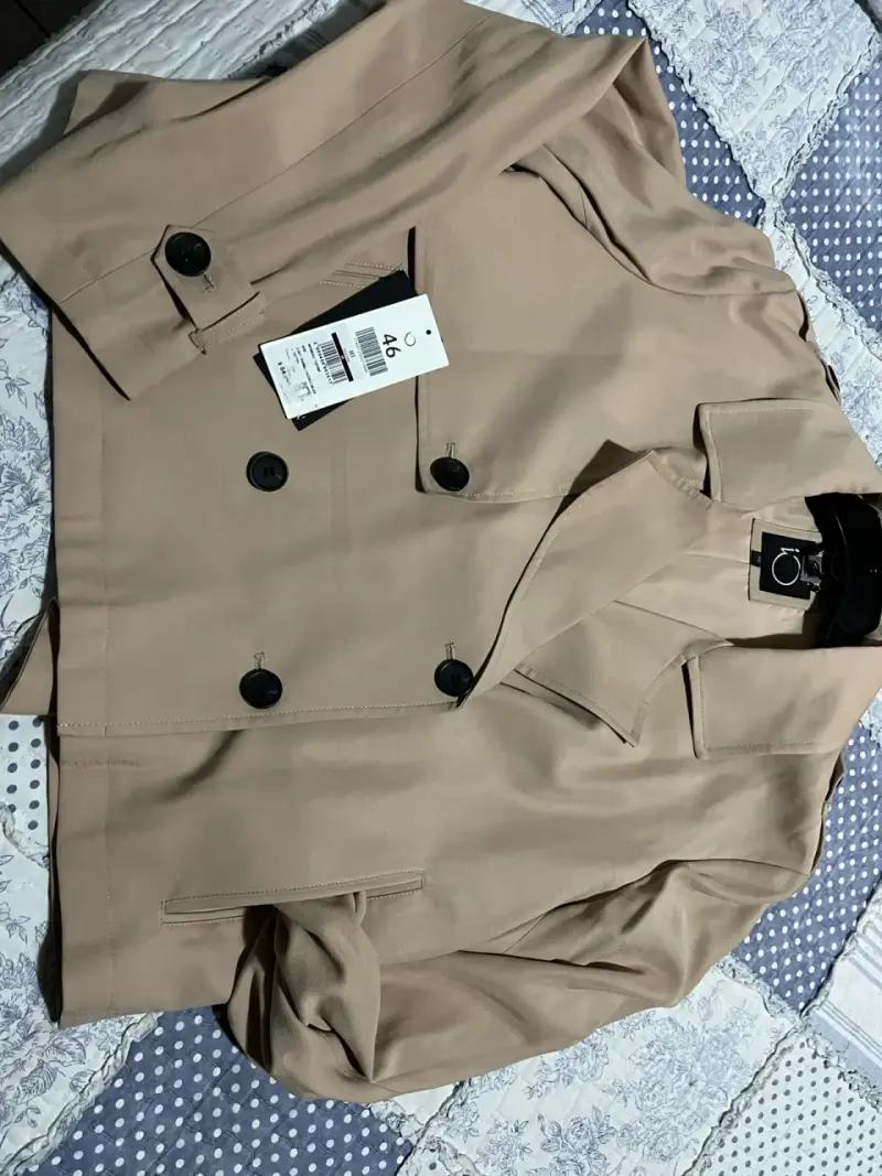 Blazer beige elegante marca IO - 3