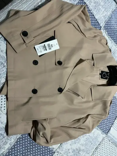 Blazer beige elegante marca IO - miniatura 3