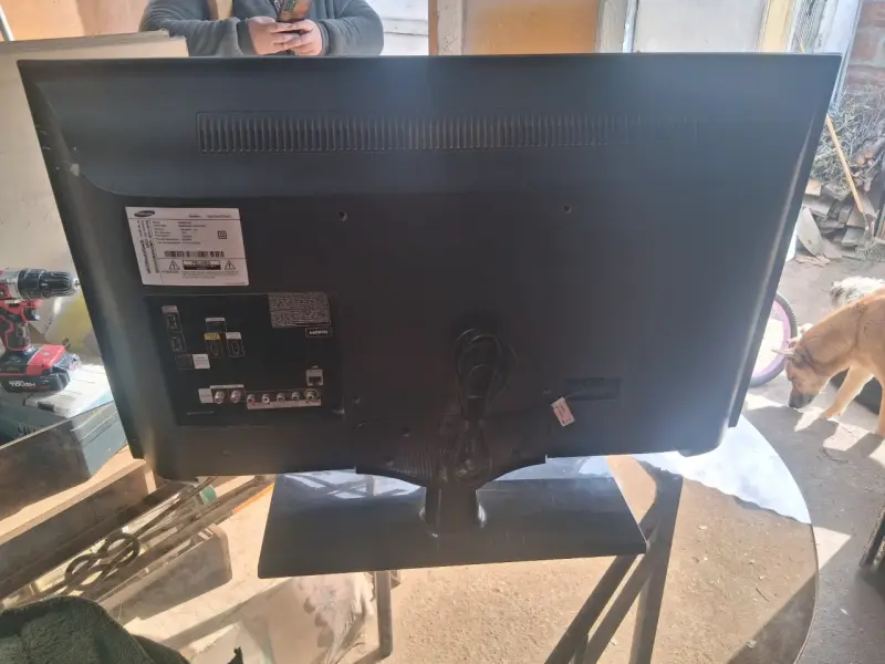 Televisor Samsung de pantalla plana - 2