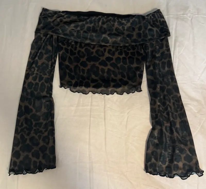 Blusa off-shoulder estampado animal print - 1