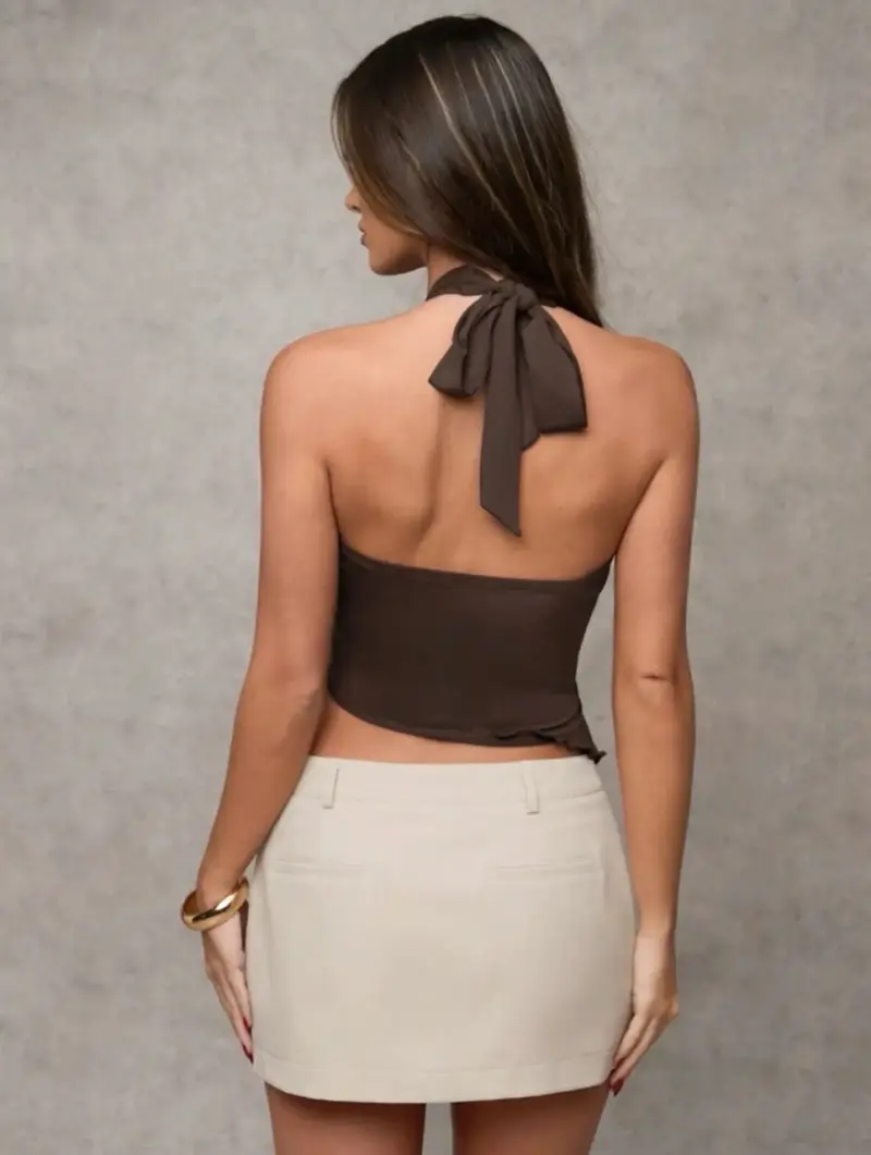 Top halter marrón con detalle de hebilla - 2