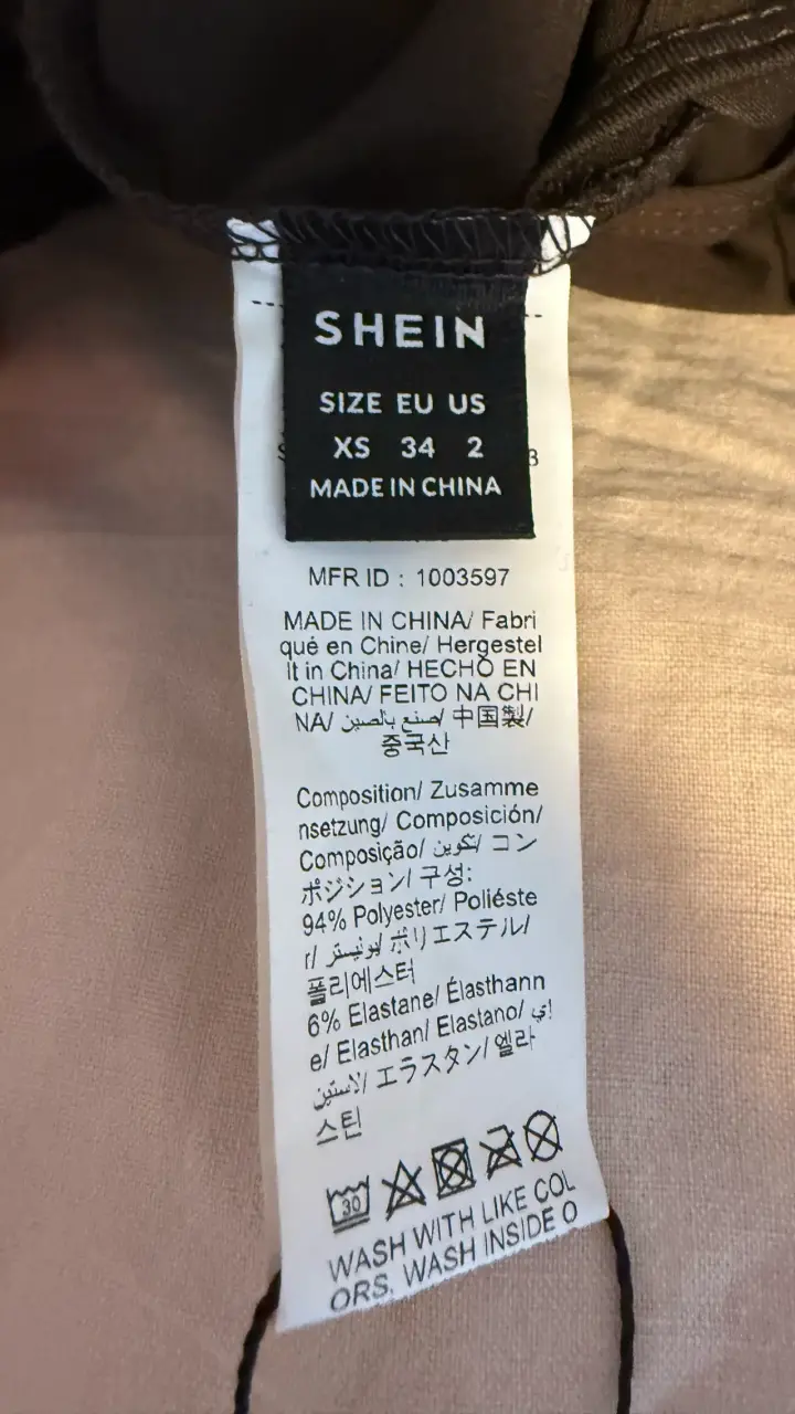 Top halter marrón con detalle de hebilla - 5