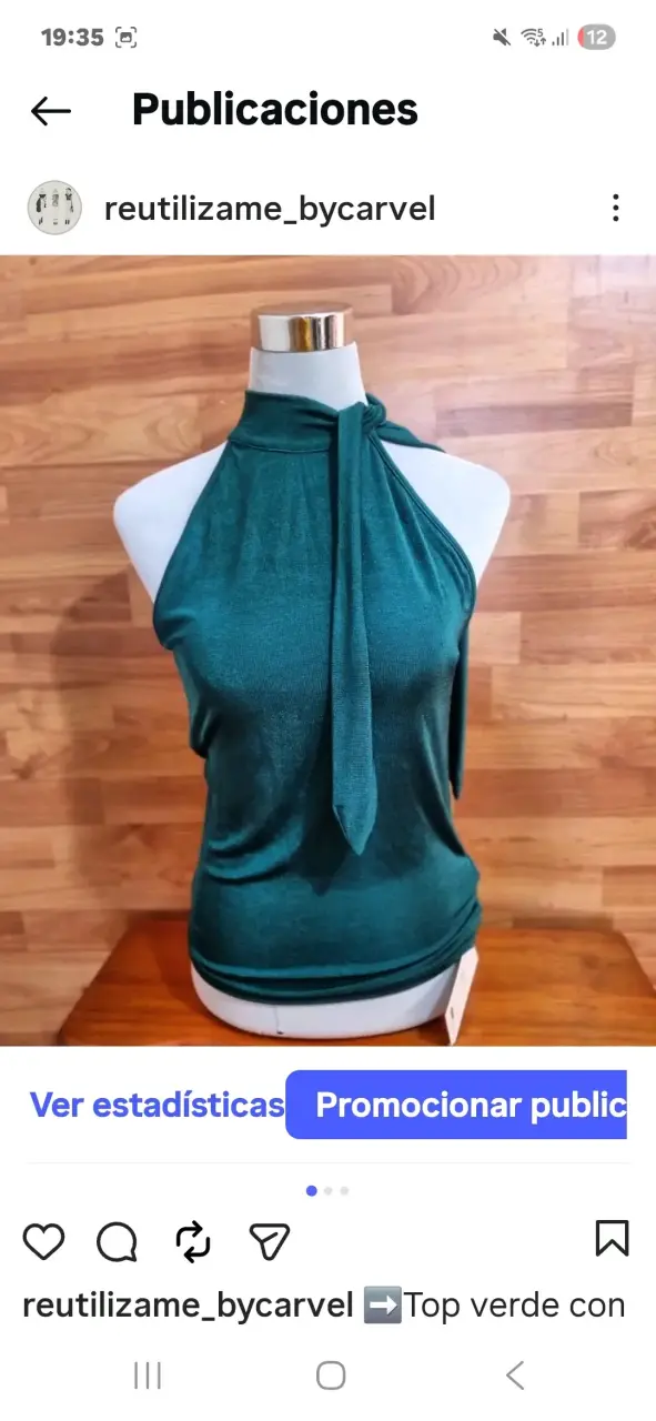 Top verde de cuello alto elegante - 3