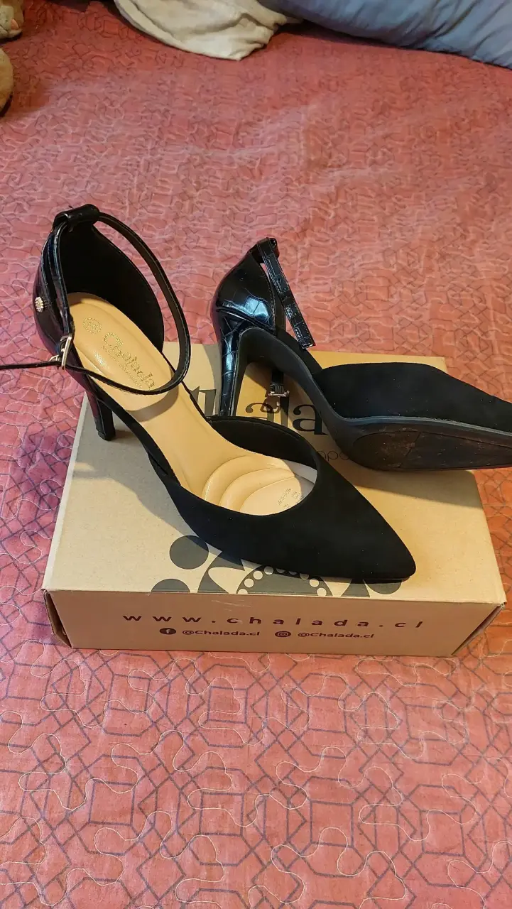 Zapatos de tacón negros con correa elegante - 2