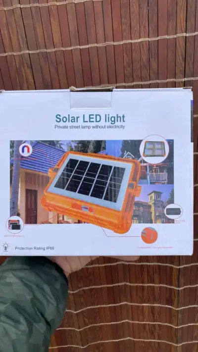 Luz LED solar para exteriores IP66 - miniatura 1