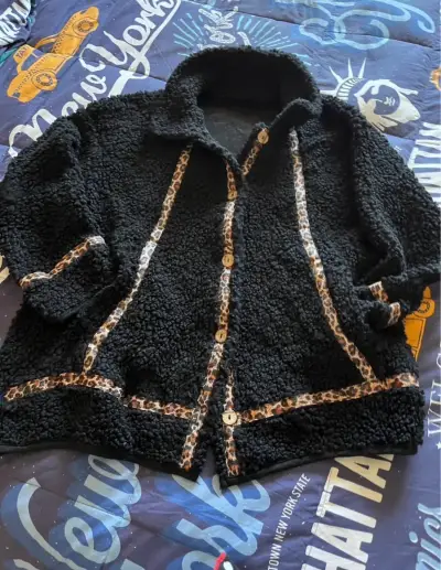 Chaqueta de lana negra con detalles de leopardo - miniatura 1