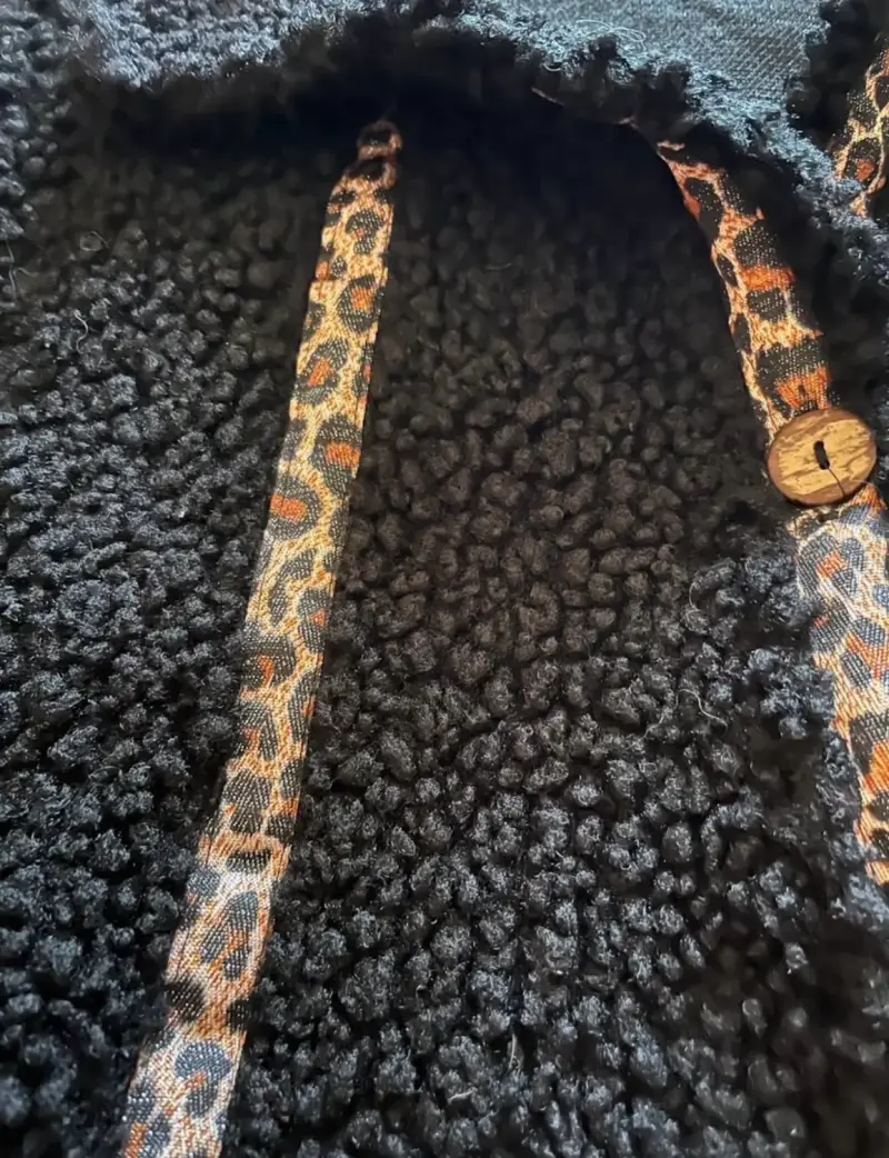 Chaqueta de lana negra con detalles de leopardo - 3