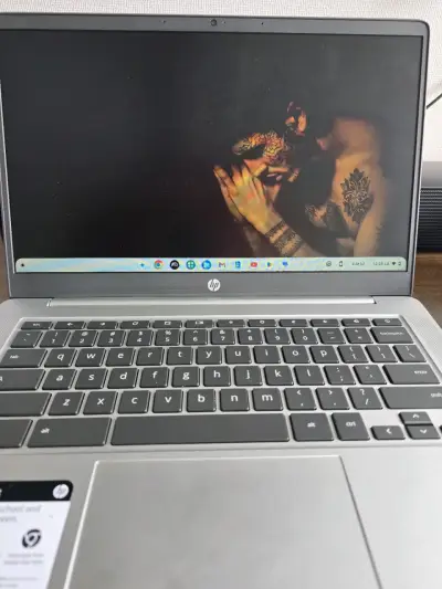 HP Chromebook portátil plateado - miniatura 3