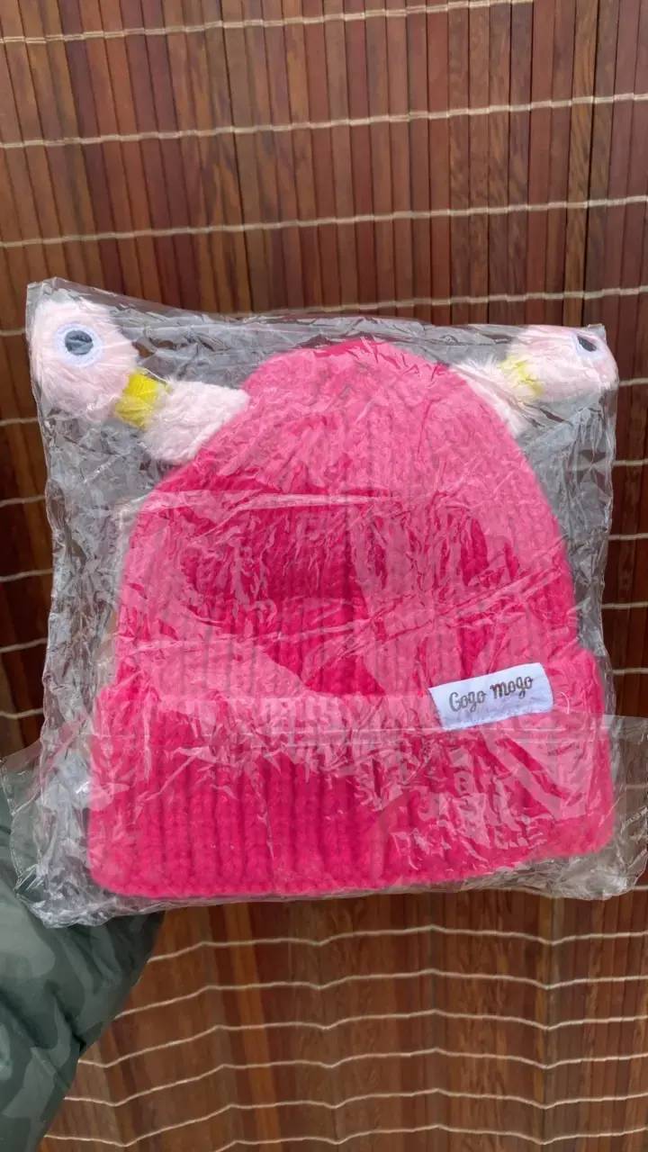 Gorro rosa con orejas de flamingo - 1